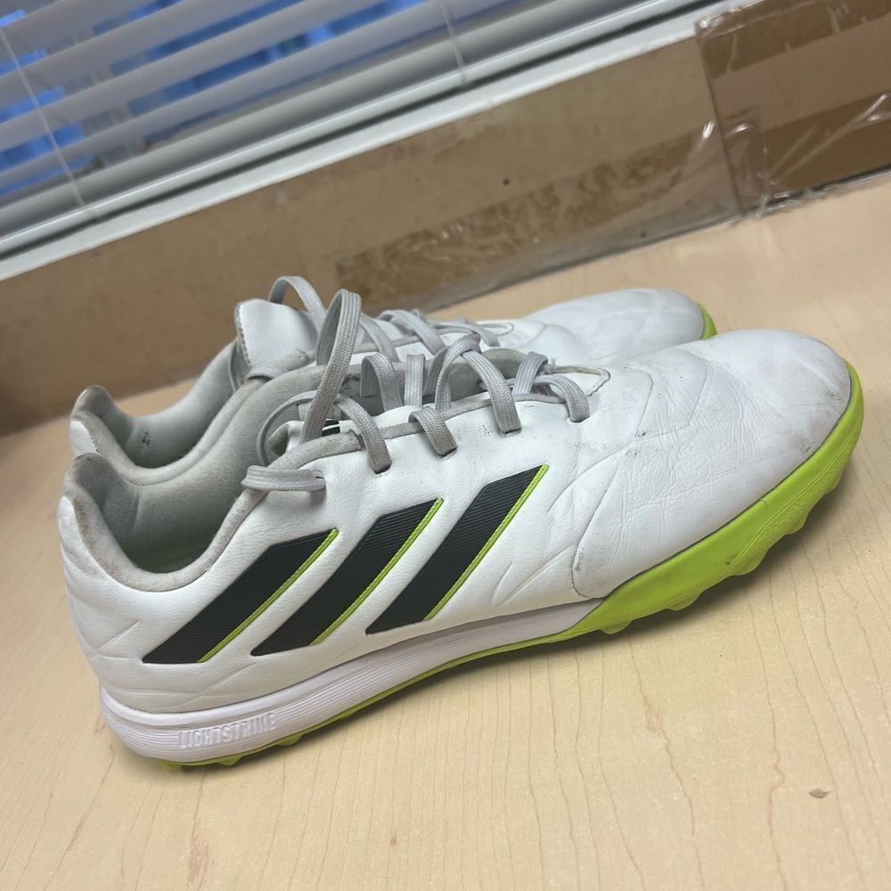Adidas Lightstrike Mens size 8 Indoor Soccer Shoe
